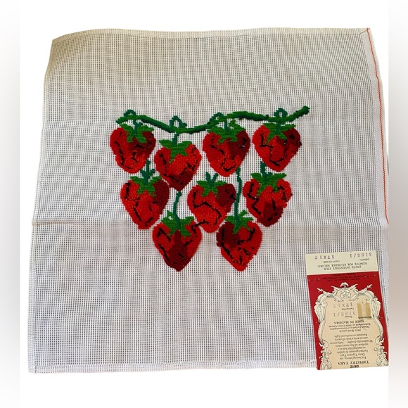 Red Strawberries PreWorked VTG NOS Dritz 3182/1 Needlepoint Madeira 17x17” - Picture 5 of 7